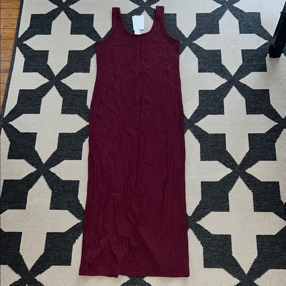 H&M Dresses & Skirts - H&M Burgundy Maroon Ribbed Knit Midi Dress